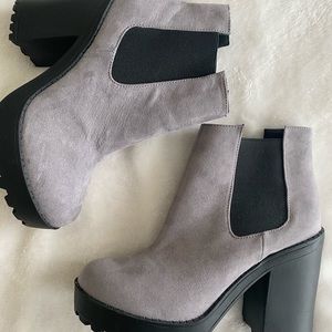 H&M boots size 6 in lilac